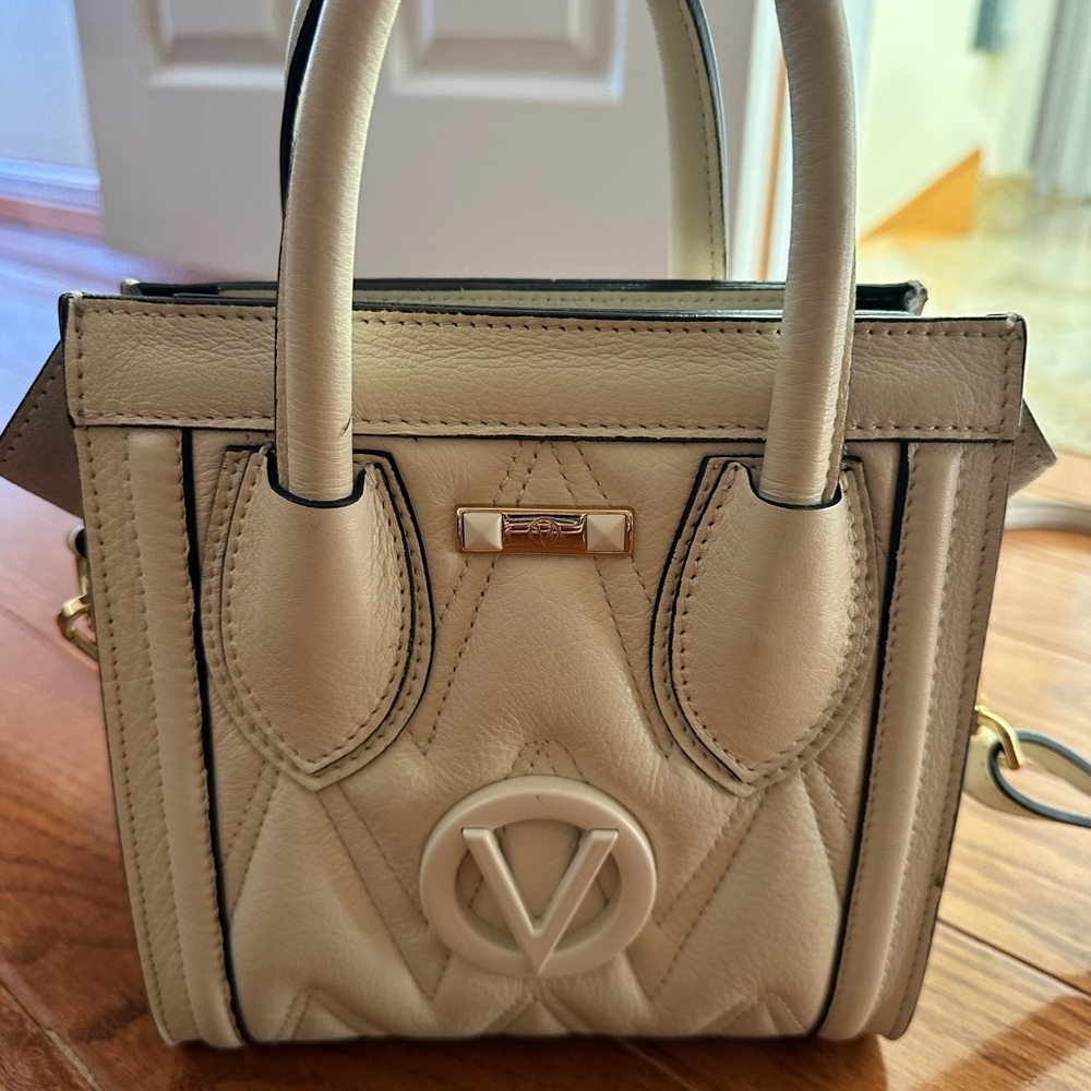 Elegant Cream Mini Bag with Structured Silhouette